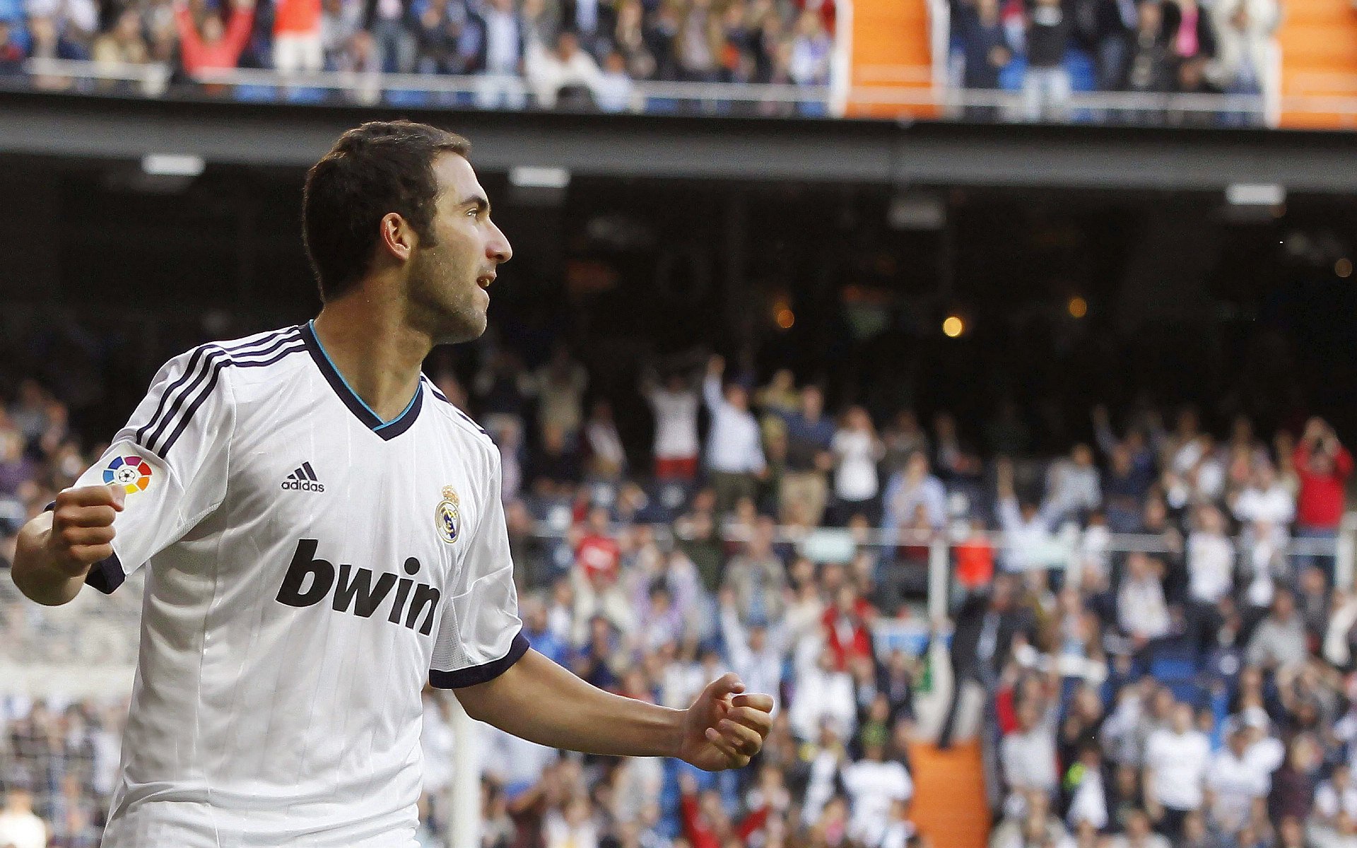 CS2枪械对决引爆全场热血，cs1.6对枪